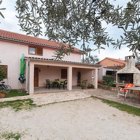 Lovely Apartment In Rovinj With Kitchen المظهر الخارجي الصورة