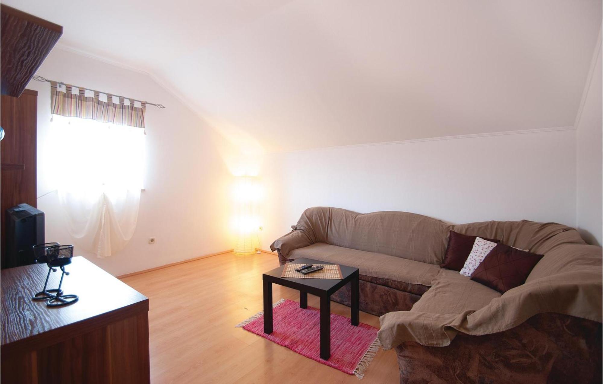 Lovely Apartment In Rovinj With Kitchen المظهر الخارجي الصورة