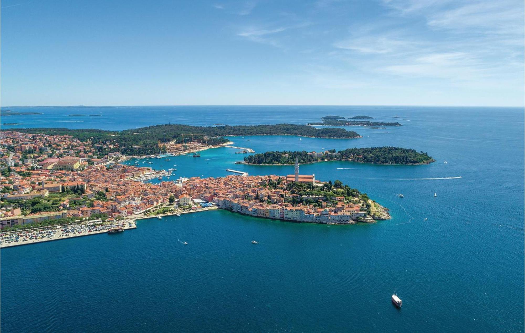 Lovely Apartment In Rovinj With Kitchen المظهر الخارجي الصورة
