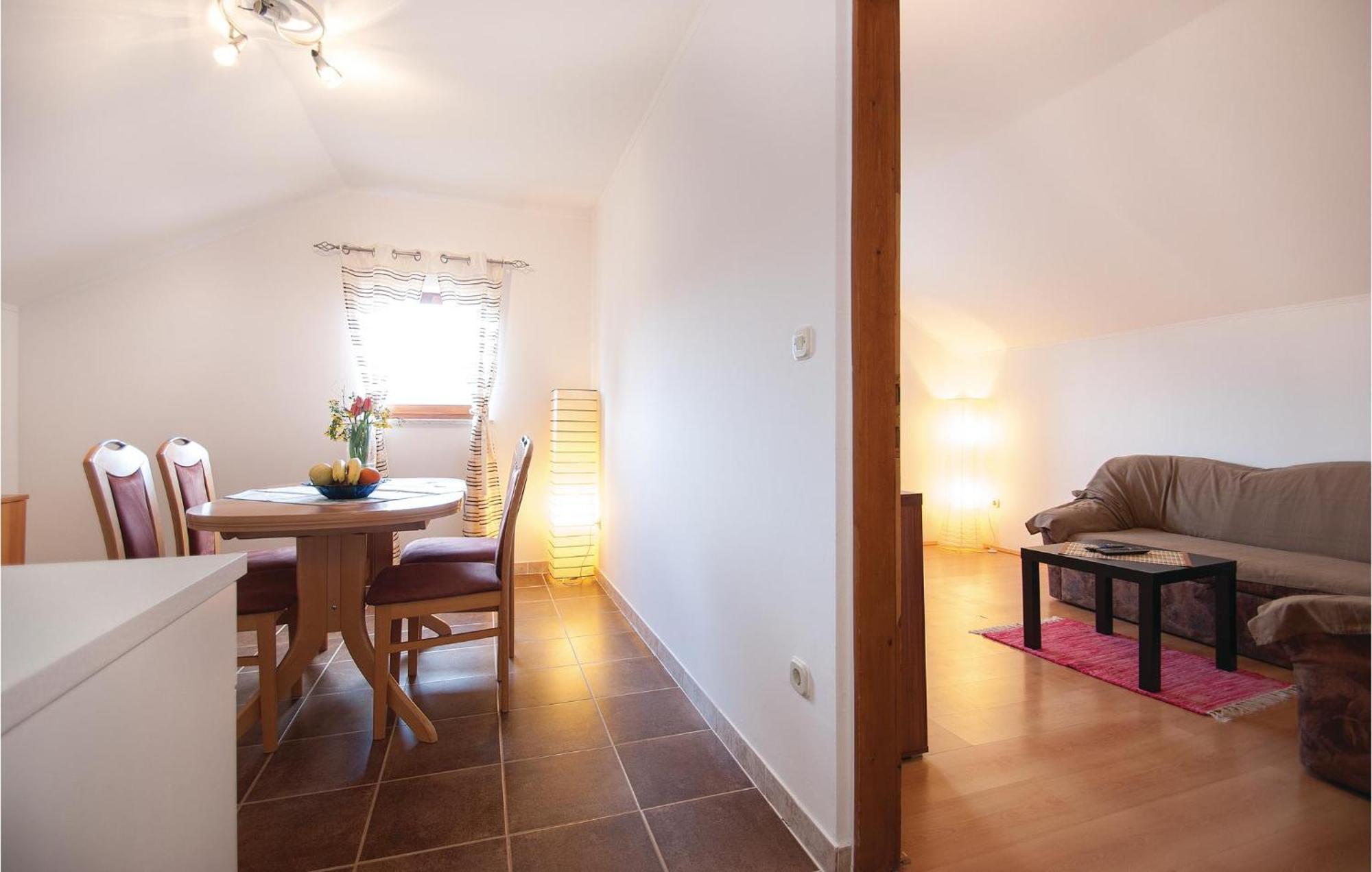 Lovely Apartment In Rovinj With Kitchen المظهر الخارجي الصورة