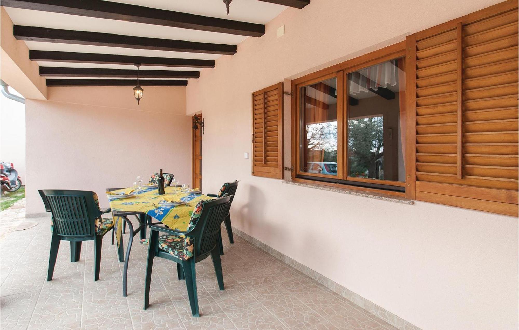 Lovely Apartment In Rovinj With Kitchen المظهر الخارجي الصورة