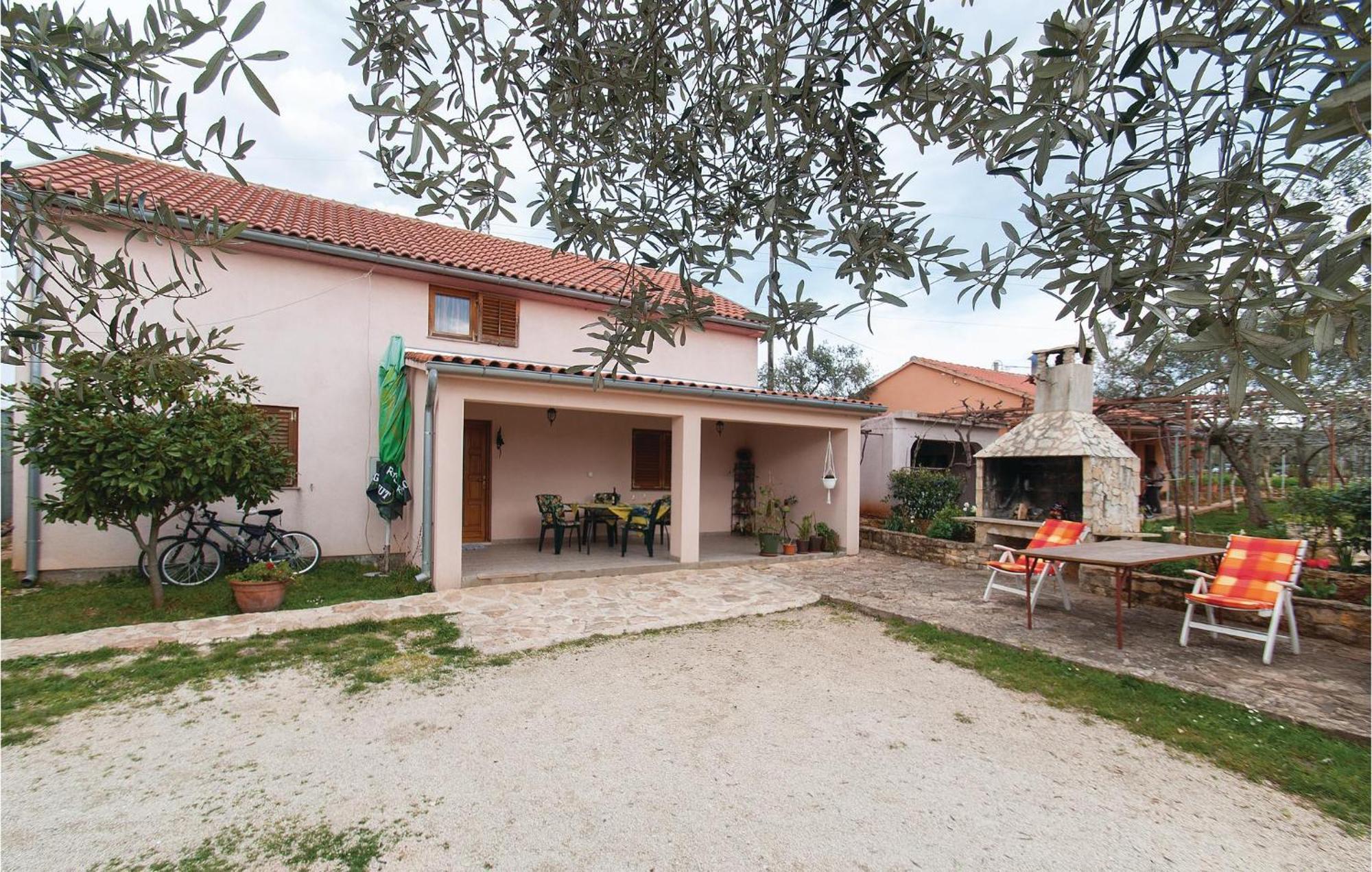 Lovely Apartment In Rovinj With Kitchen المظهر الخارجي الصورة