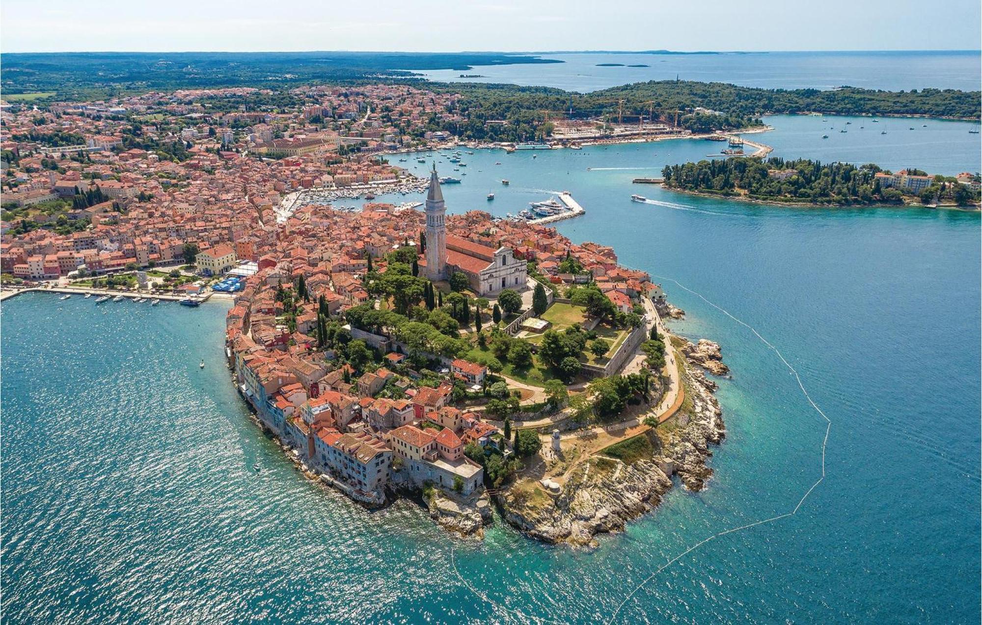 Lovely Apartment In Rovinj With Kitchen المظهر الخارجي الصورة