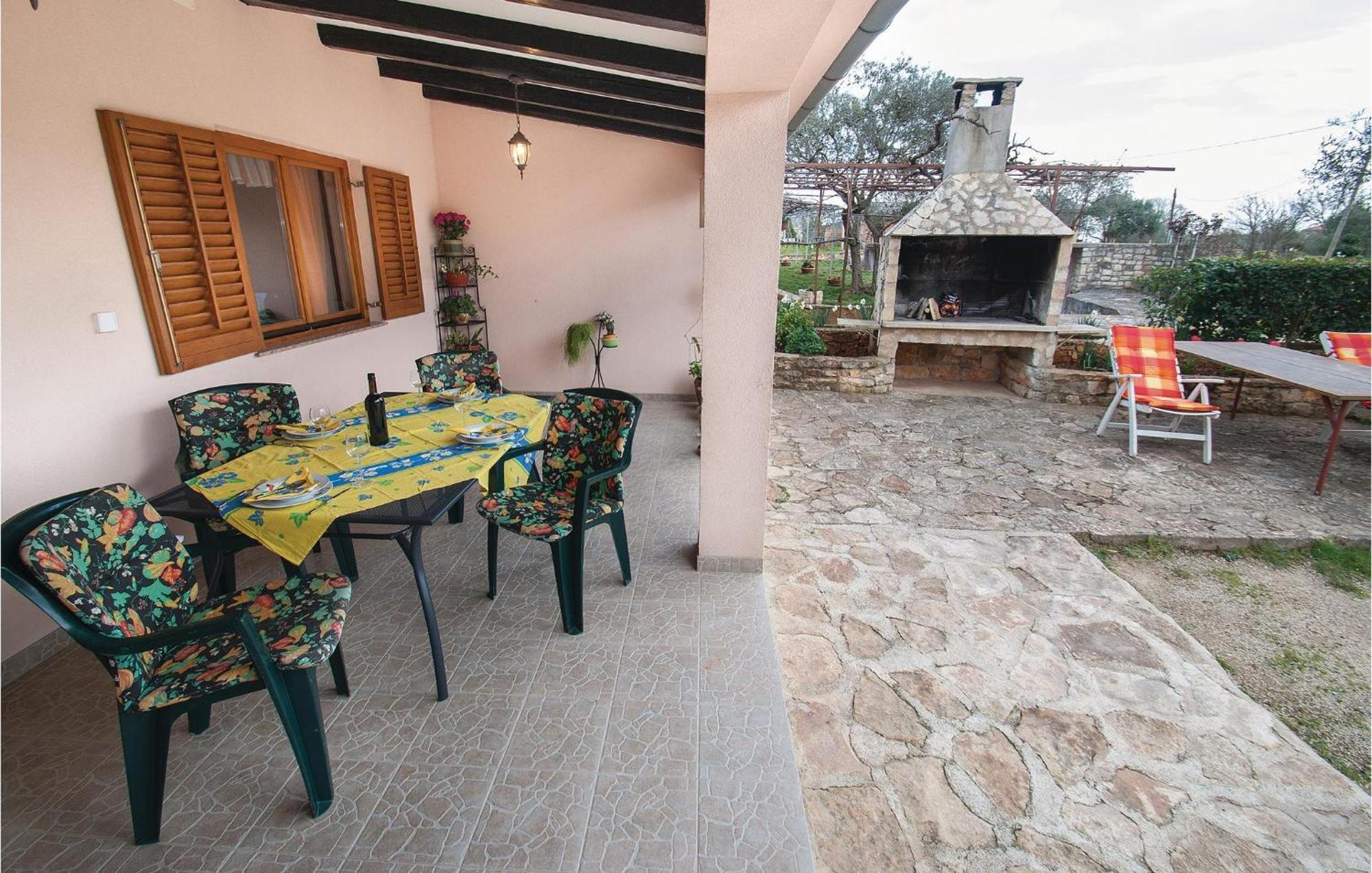 Lovely Apartment In Rovinj With Kitchen المظهر الخارجي الصورة