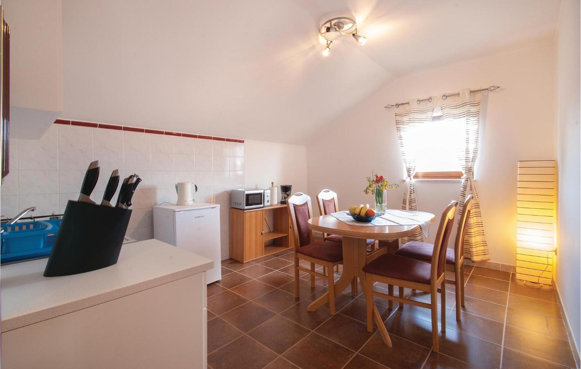 Lovely Apartment In Rovinj With Kitchen المظهر الخارجي الصورة