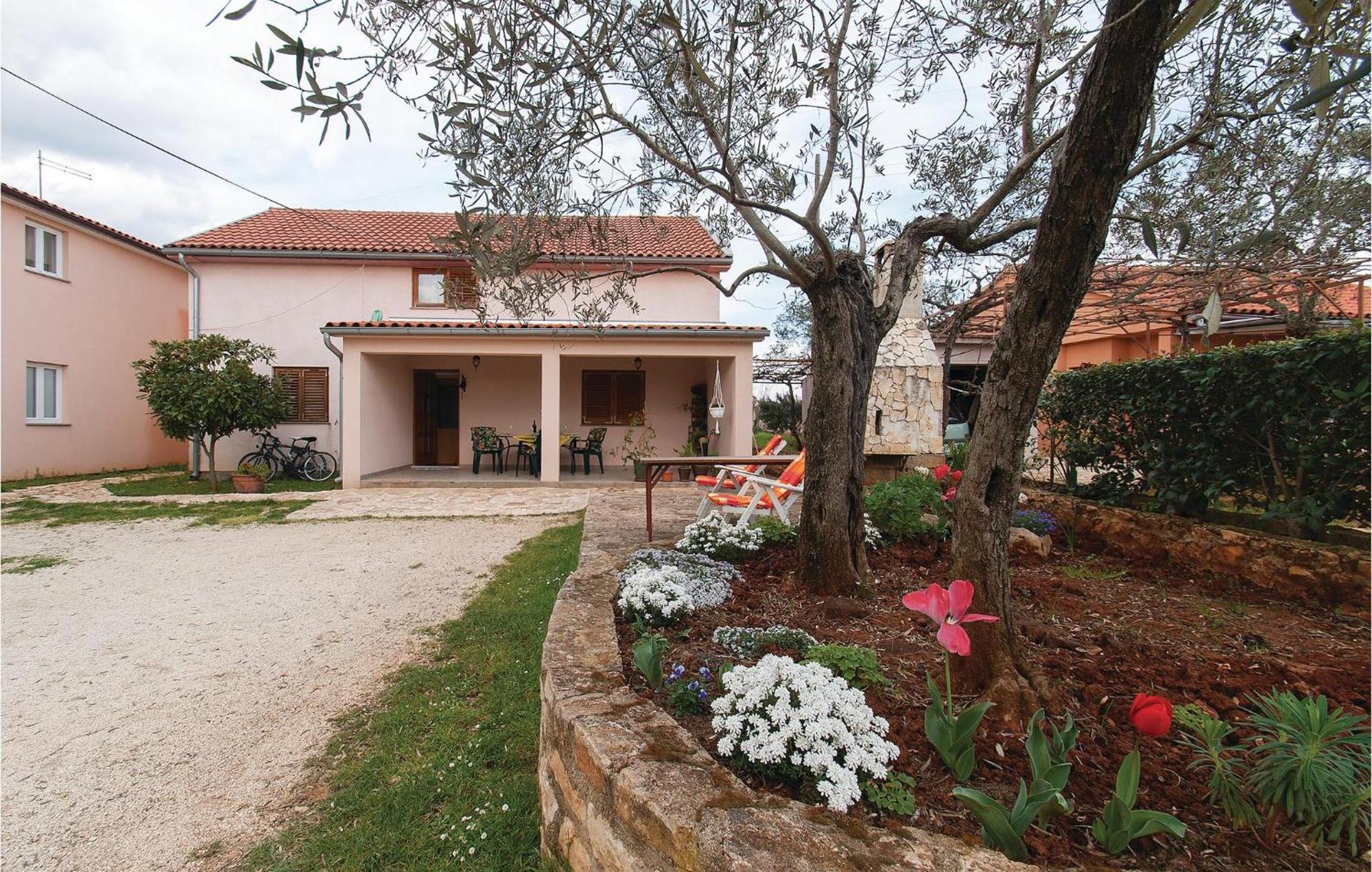 Lovely Apartment In Rovinj With Kitchen المظهر الخارجي الصورة