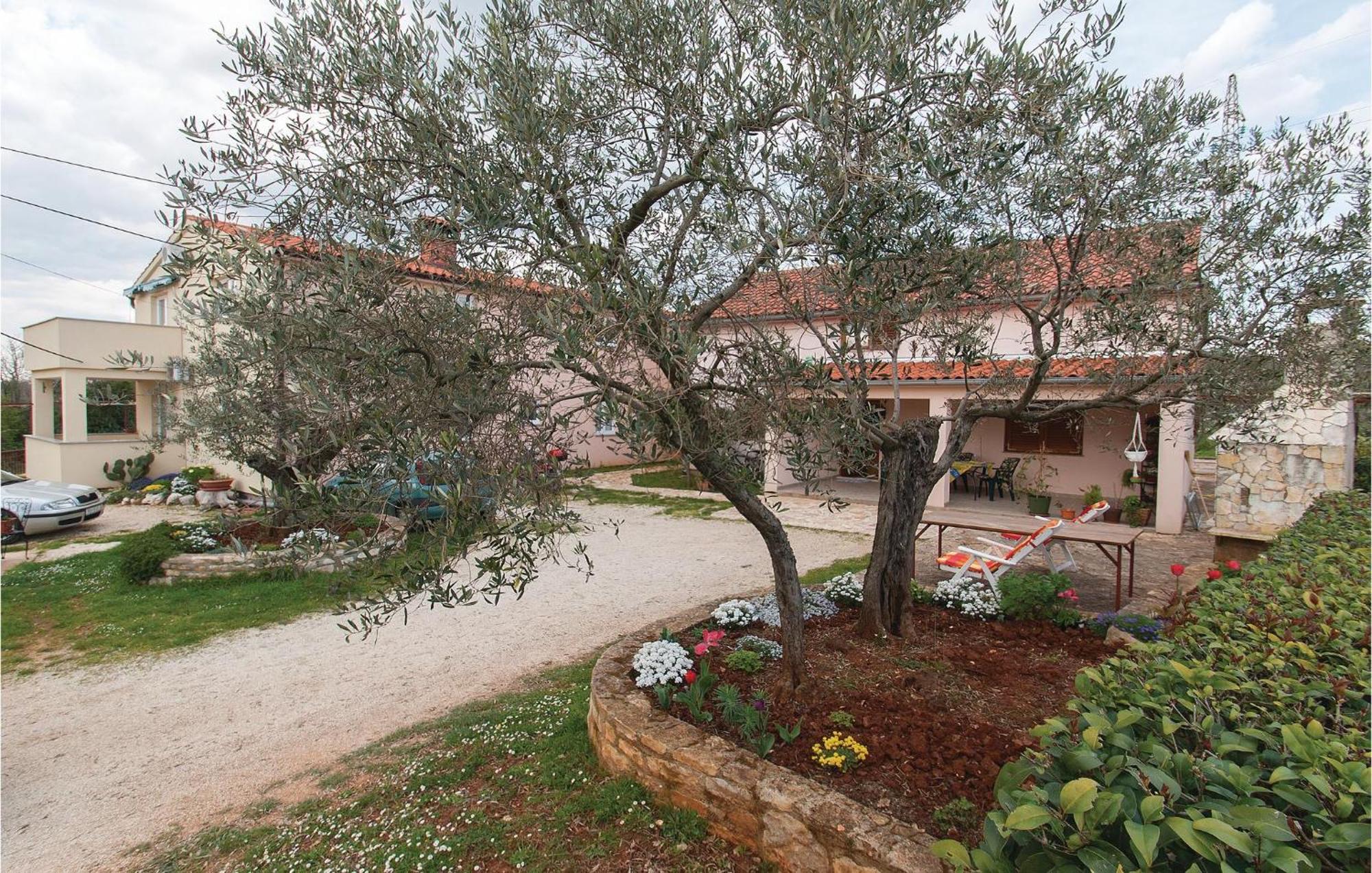 Lovely Apartment In Rovinj With Kitchen المظهر الخارجي الصورة